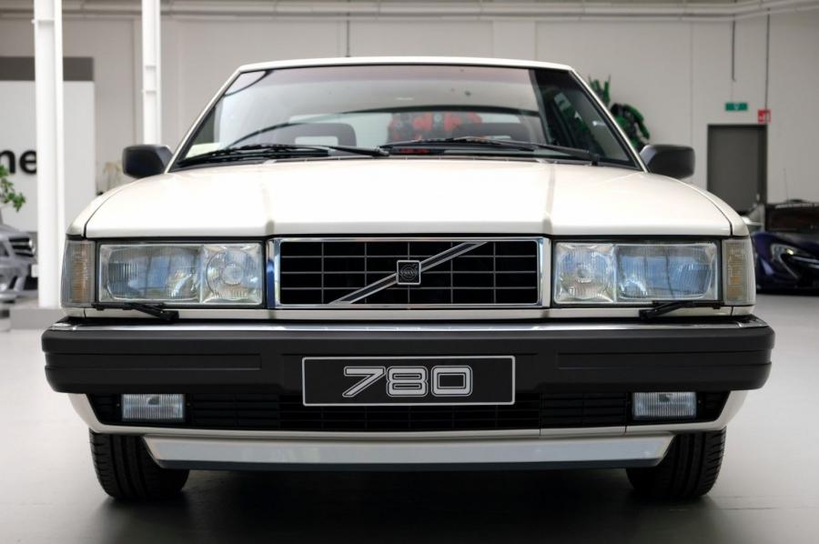  Volvo 780 Coupe 1985 года  (фото 15 из 62)